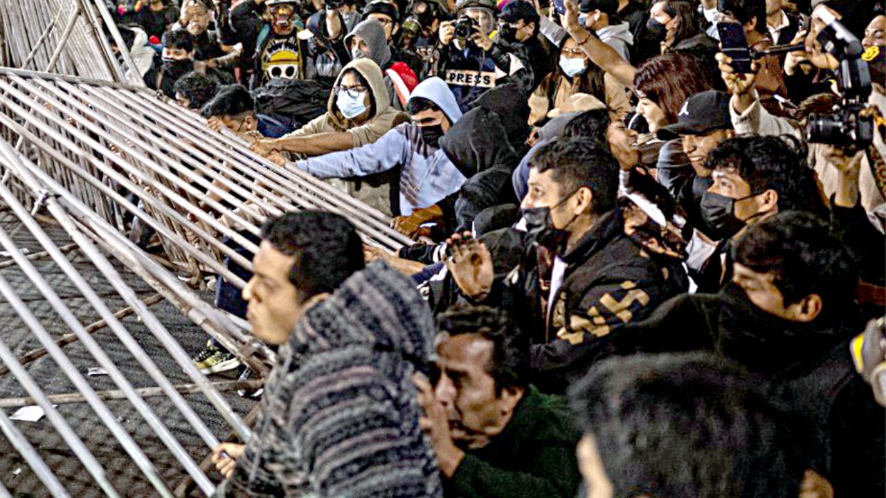 Peru’s Gen Z Protesters Face Off With Police