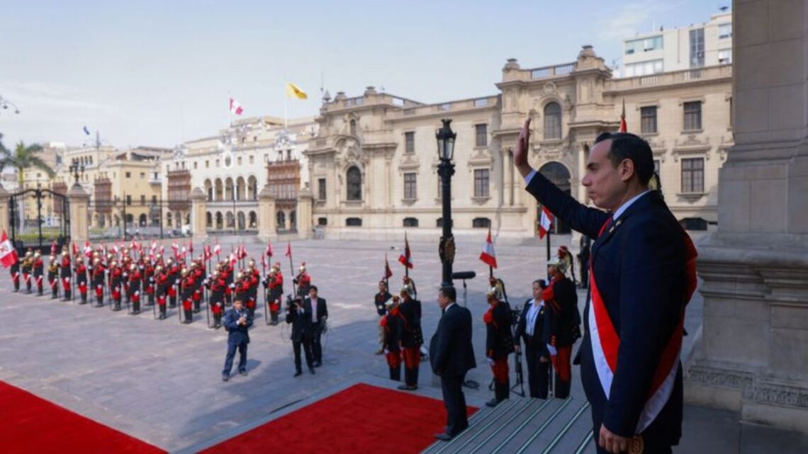 Peruvian President Jeri Officially Swears In New Cabinet Members