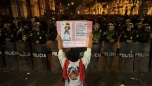 Violence Erupts In Lima- Protester Killed, Dozens Injured In Early Test For President Jerí