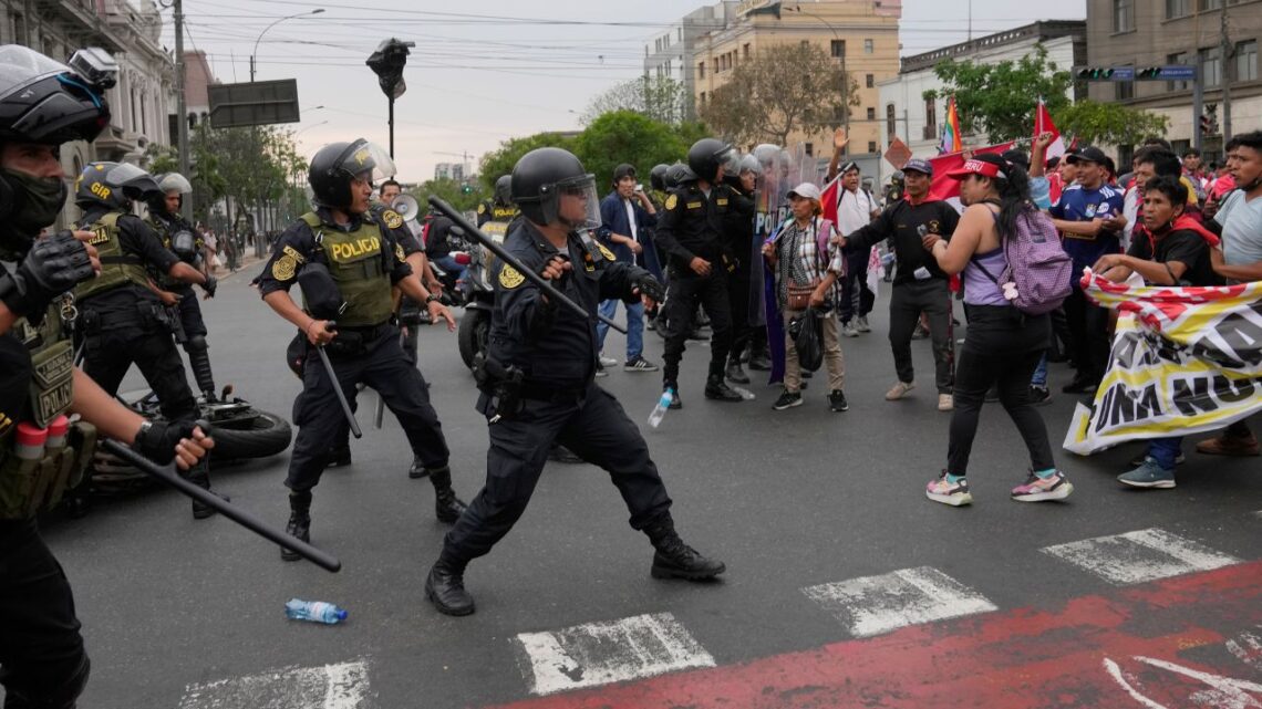 Violent Clashes Erupt In Lima - Protesters Vs Riot Police In Peru’s Capital